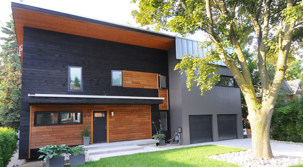 Trendy exterior home photo in Toronto