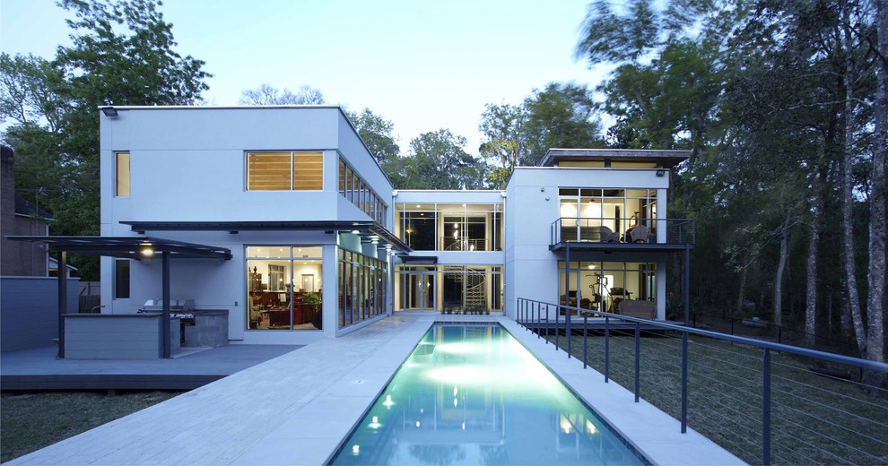 Inspiration pour une grande façade de maison minimaliste à un étage.