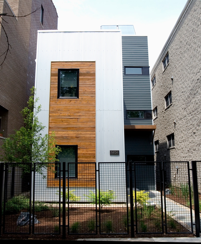 Idee per la facciata di una casa contemporanea con rivestimento in metallo e abbinamento di colori