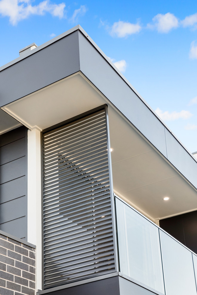 Zweistöckiges Modernes Einfamilienhaus mit Mix-Fassade, bunter Fassadenfarbe und Flachdach in Sydney