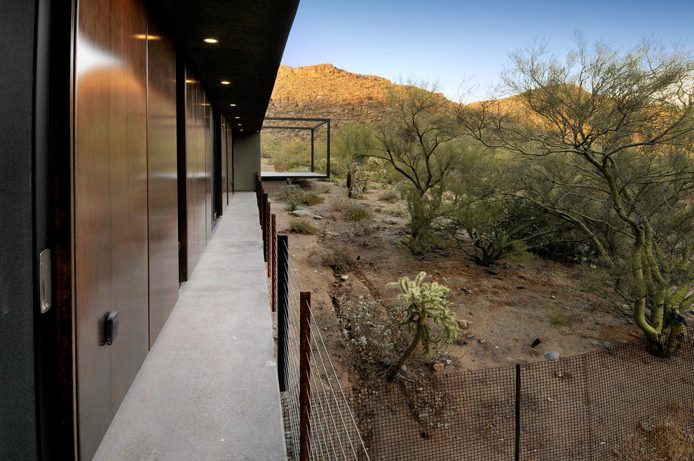 Inspiration for a contemporary house exterior in Phoenix.