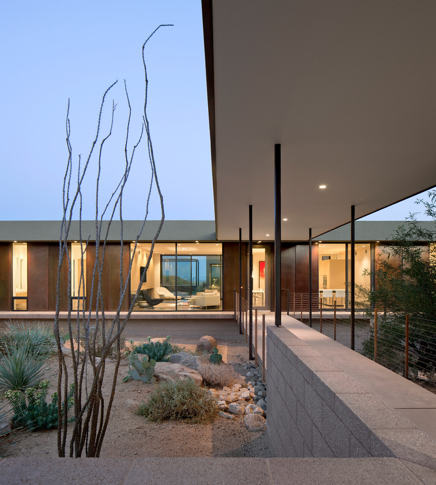 Стильный дизайн: одноэтажный дом в стиле модернизм с облицовкой из металла - последний тренд