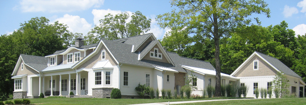 Design ideas for a farmhouse house exterior in Nashville.