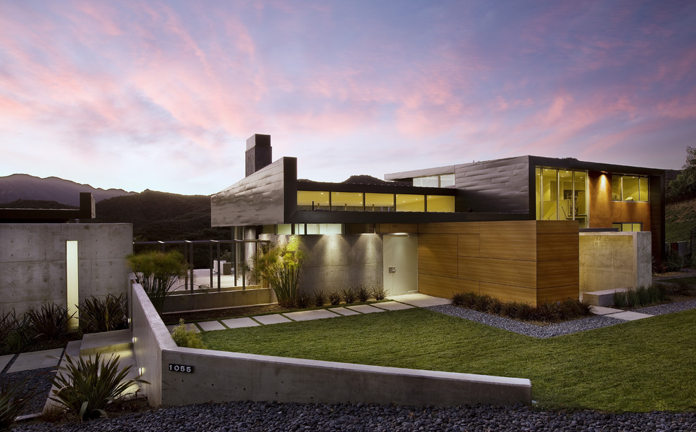 Inspiration för stora moderna grå hus, med metallfasad, två våningar och platt tak