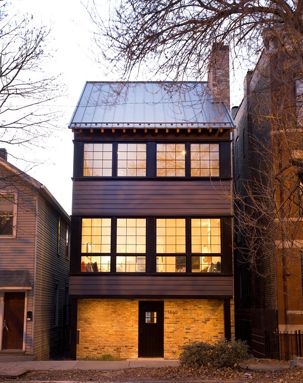 Inspiration for a contemporary house exterior in Chicago.