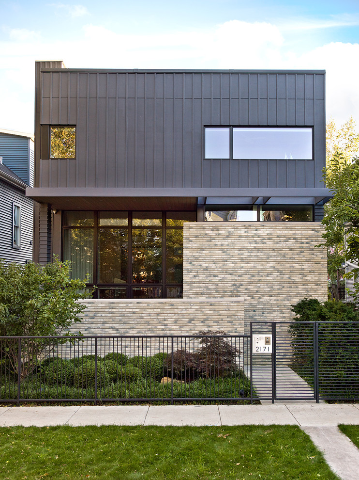 Diseño de fachada de casa negra actual de dos plantas con tejado plano