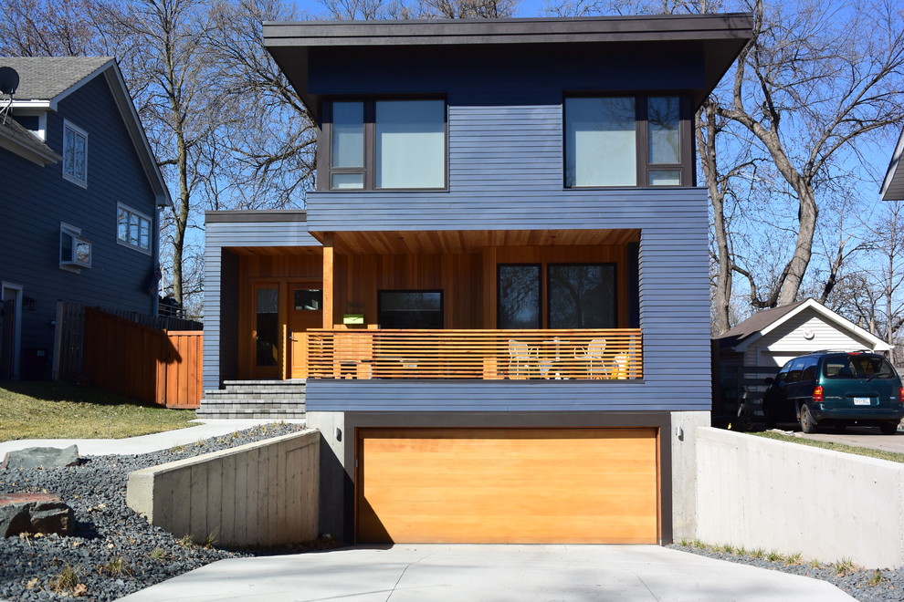 Esempio della facciata di una casa blu contemporanea a due piani con tetto piano