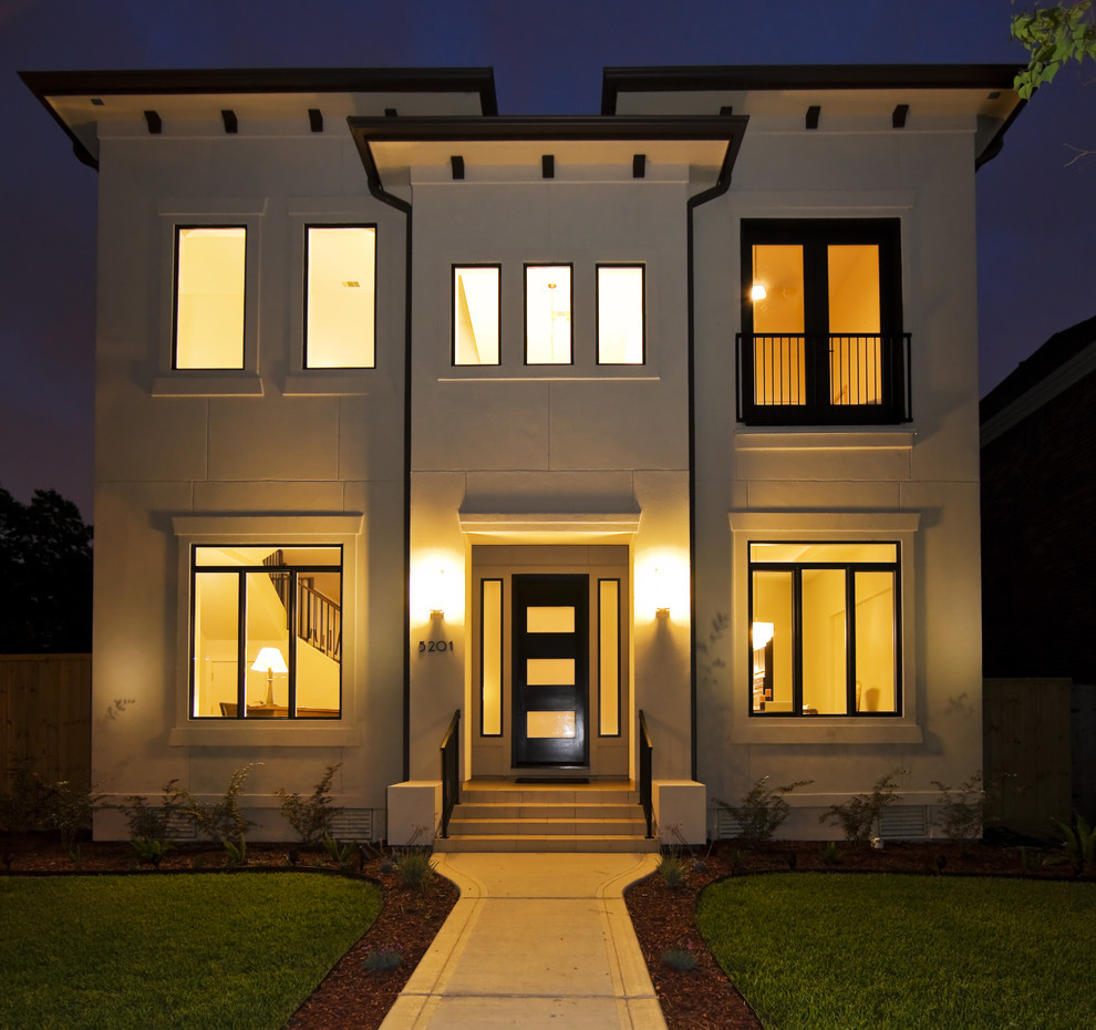 Esempio della facciata di una casa beige contemporanea a due piani con rivestimento in cemento e tetto piano