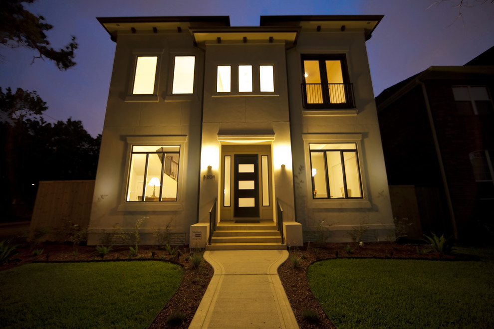 Foto della facciata di una casa beige contemporanea a due piani con rivestimento in cemento e tetto piano