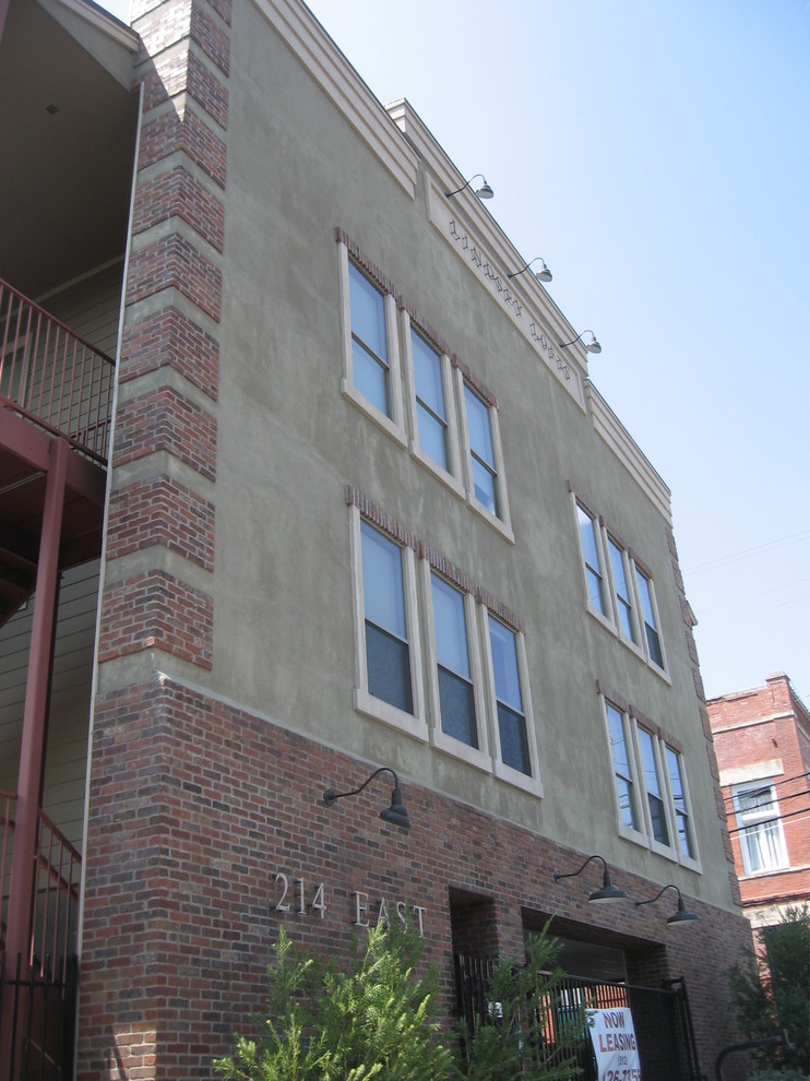 Lindsey Lofts Stucco and Brick Front Classique Chic Façade Austin