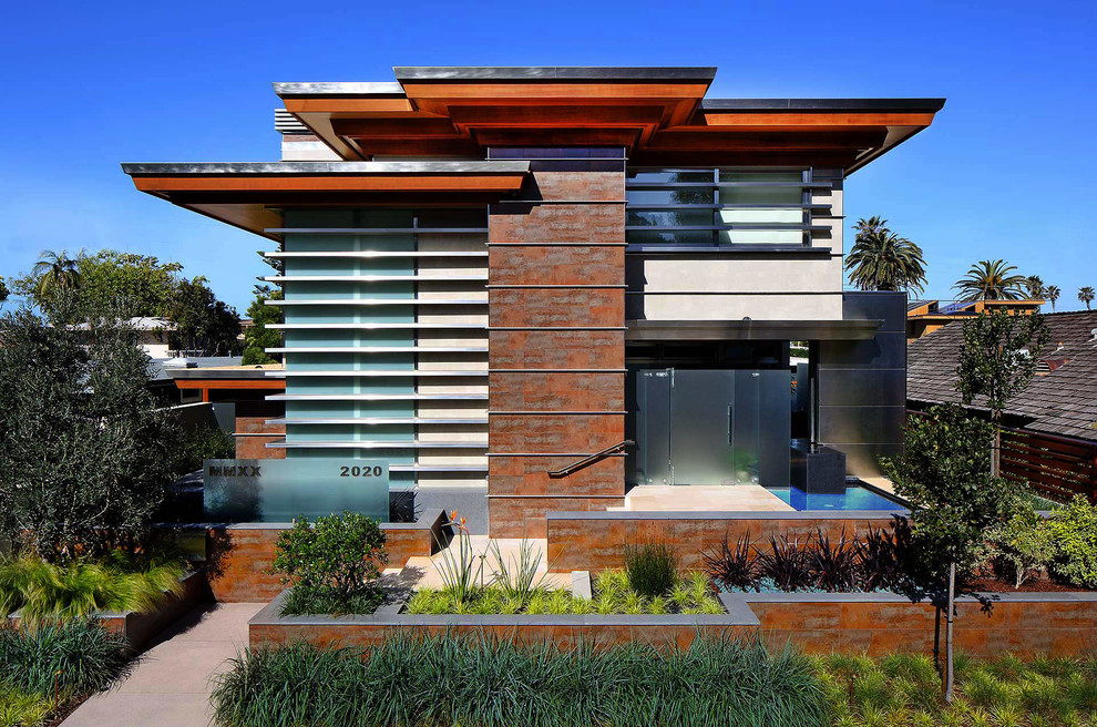 Contemporary house exterior in San Diego.