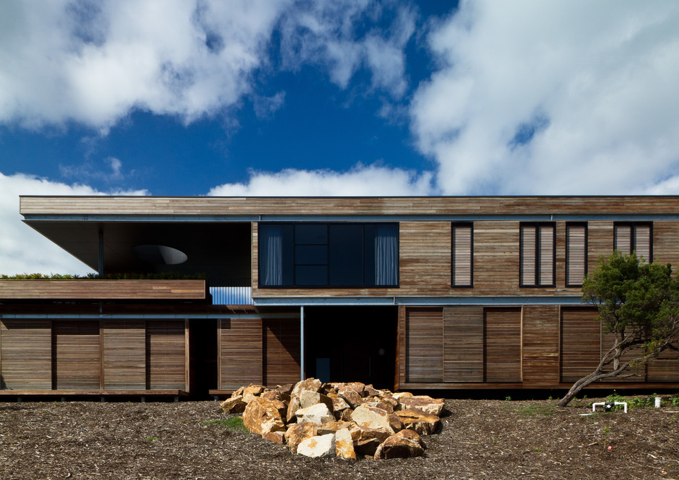 Large contemporary two floor house exterior in Melbourne with wood cladding and a flat roof.