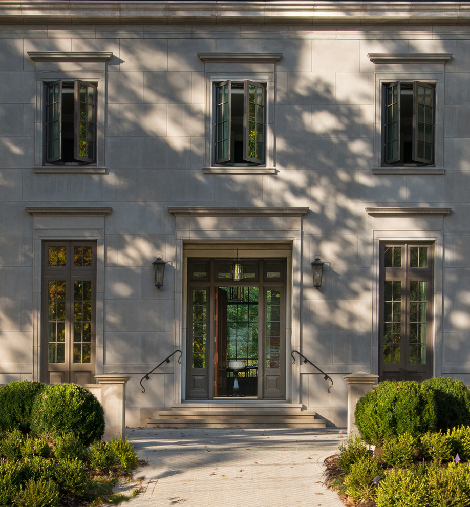 ワシントンD.C.にあるラグジュアリーなトラディショナルスタイルのおしゃれな家の外観 (石材サイディング) の写真