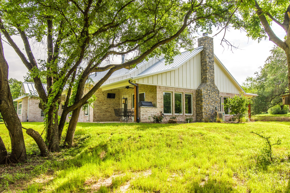 Lipan Custom Ranch Home - Farmhouse - Exterior - Dallas - by Will Steed ...