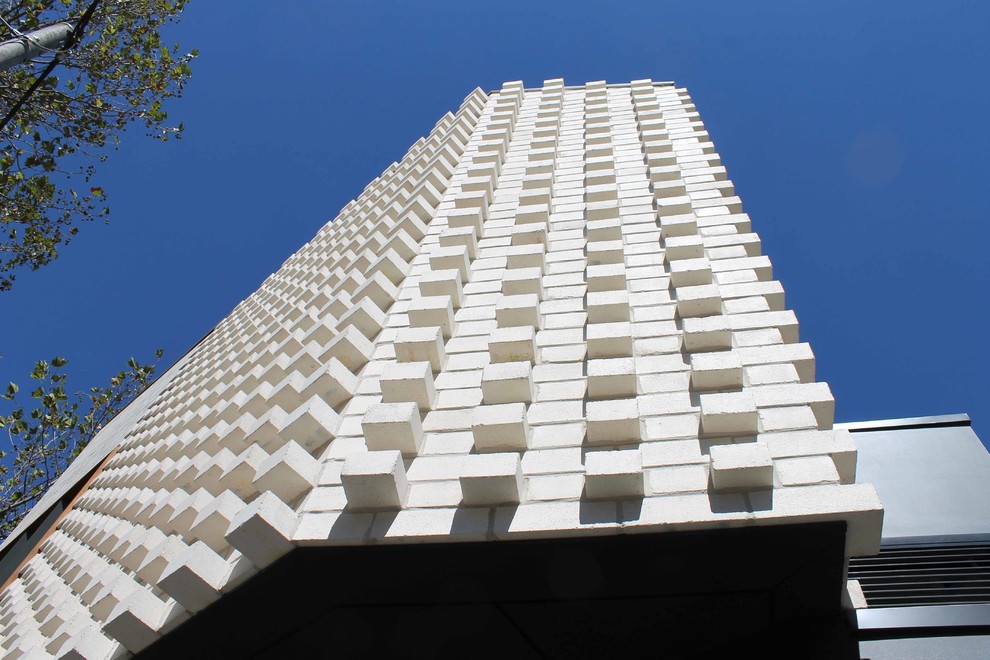 Modernes Haus mit Backsteinfassade und weißer Fassadenfarbe in Sydney