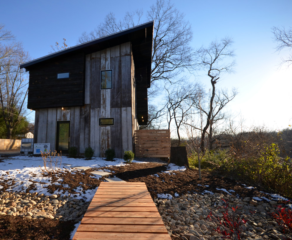 Rustic wood exterior home idea in Nashville