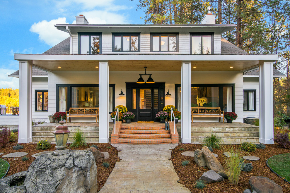 Design ideas for a country house exterior in Seattle.