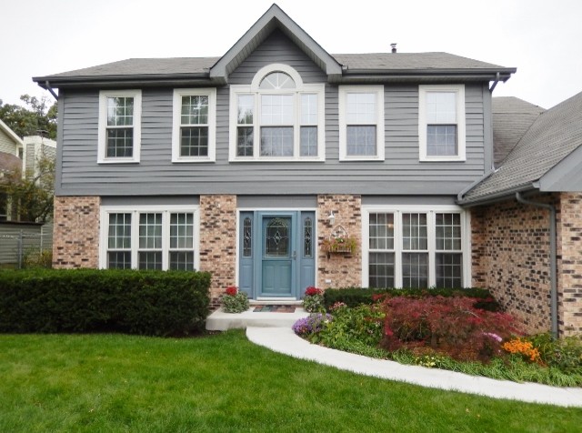 Elegant exterior home photo in Chicago