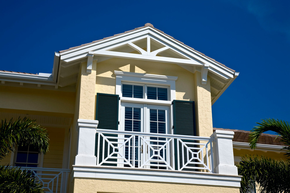 Photo of a traditional house exterior in Miami.
