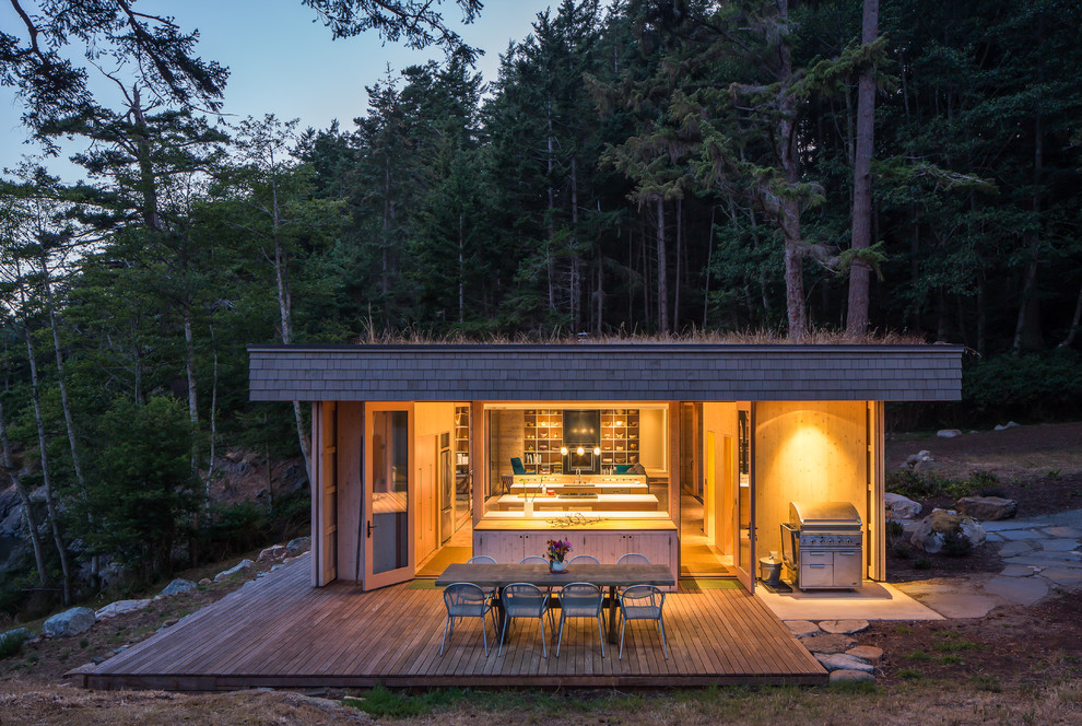 Einstöckige Urige Holzfassade Haus mit Flachdach in Seattle