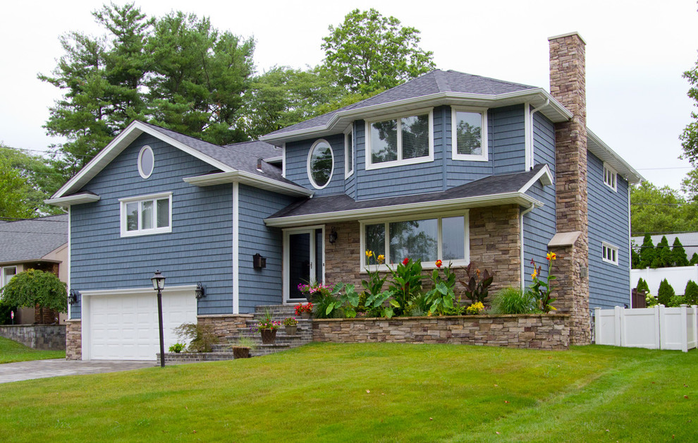 Idee per la facciata di una casa grande blu country a due piani con rivestimento in vinile