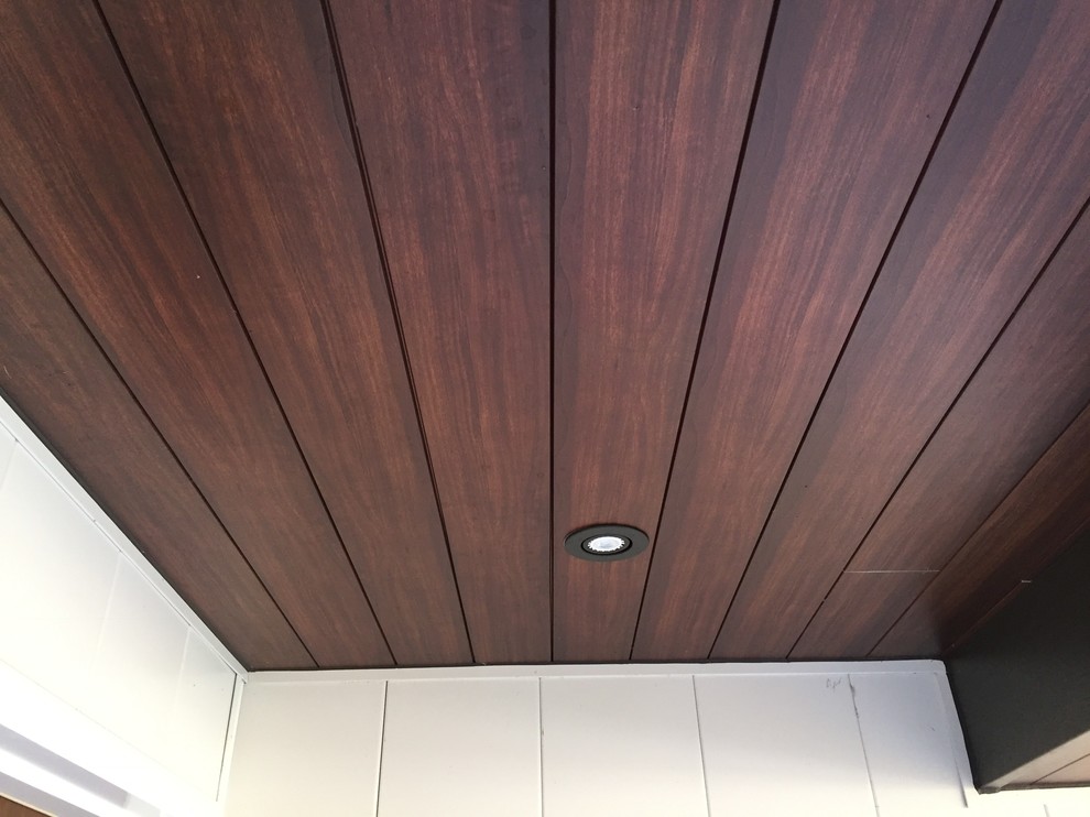 Longboard premium soffit , wood grain colour Modern Exterior