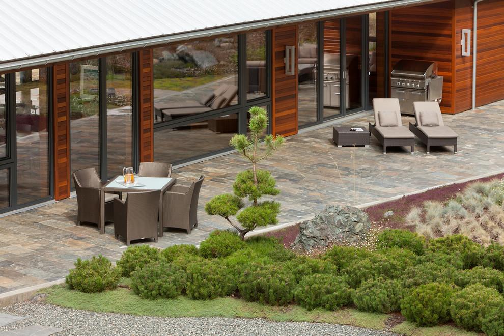 Inspiration for a large contemporary patio in Vancouver.