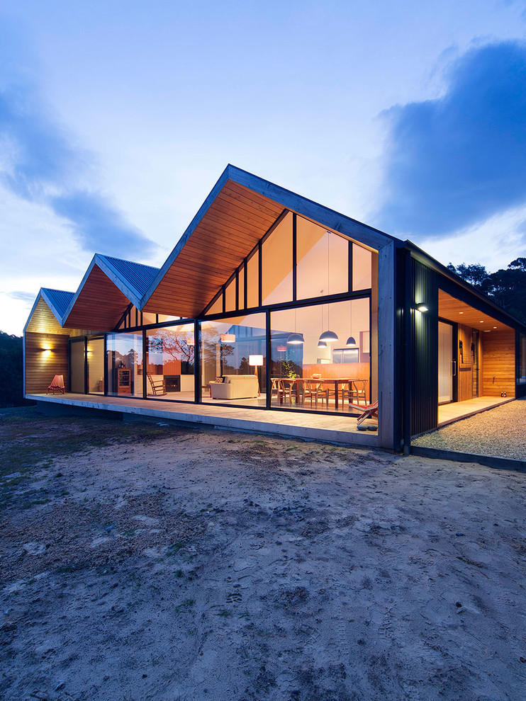 Mittelgroßes, Einstöckiges Modernes Haus mit Satteldach in Hobart