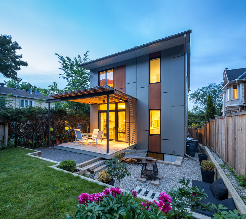 Photo of a large and gey contemporary clay house exterior in Ottawa with three floors and a flat roof.