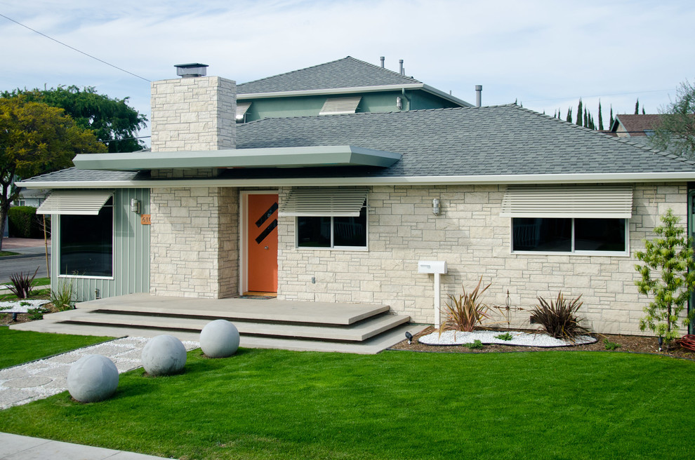 Example of a 1950s exterior home design in Los Angeles