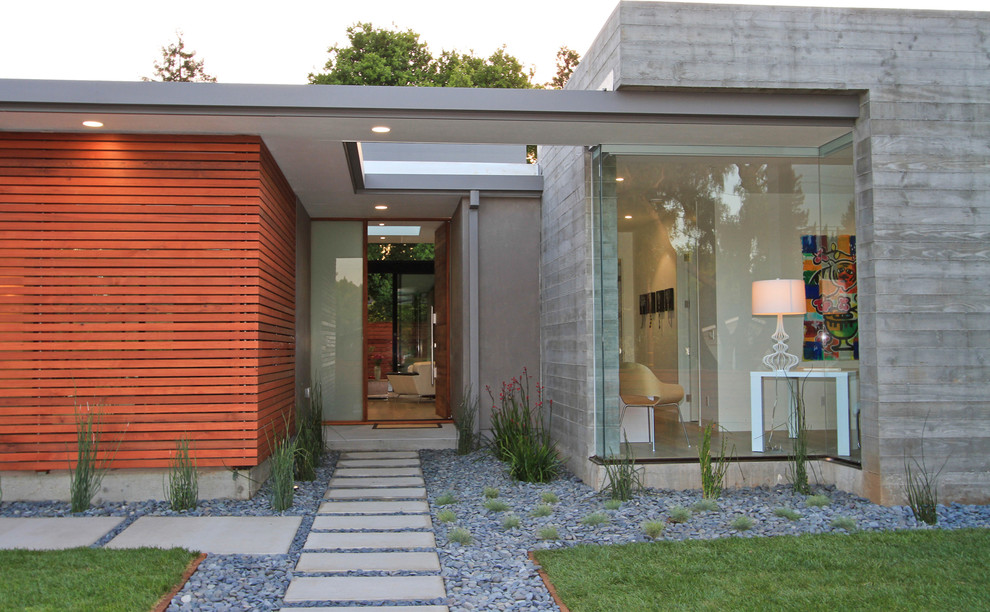 Свежая идея для дизайна: одноэтажный дом в стиле модернизм - отличное фото интерьера