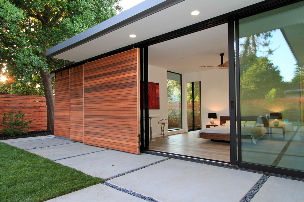 Inspiration for a modern house exterior in San Francisco.