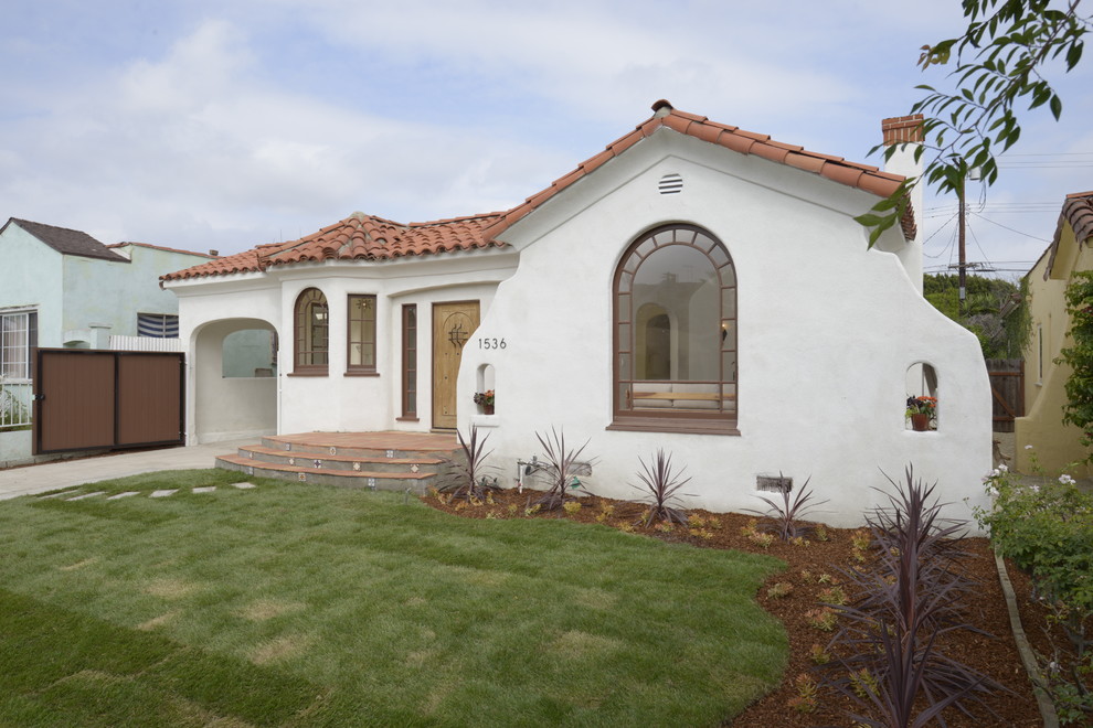 Photo of a medium sized and white mediterranean bungalow render house exterior in Los Angeles.