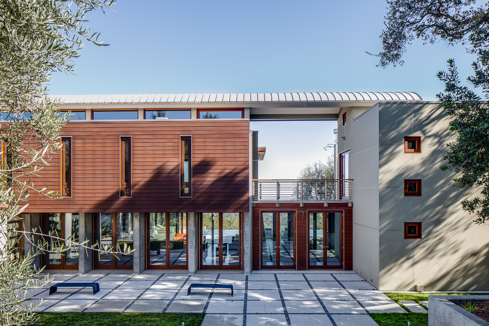Geräumiges, Zweistöckiges Modernes Einfamilienhaus mit Betonfassade und grauer Fassadenfarbe in San Francisco