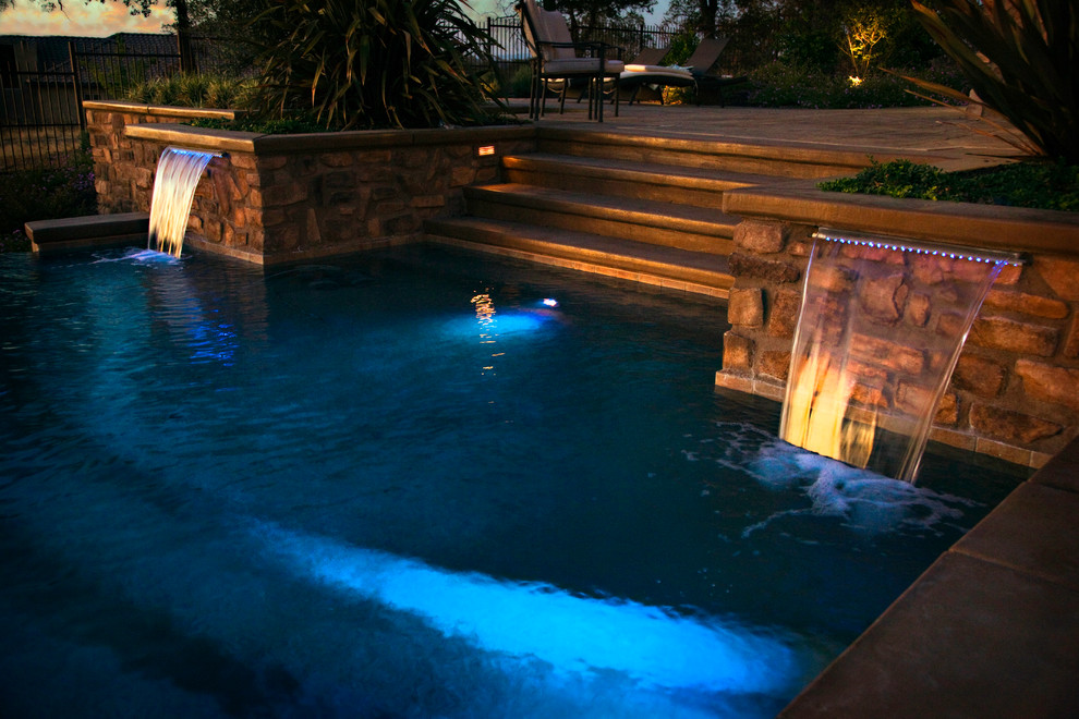 This is an example of a traditional swimming pool in Sacramento.