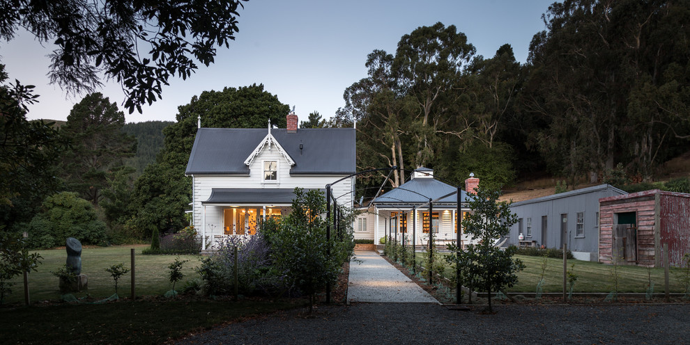 Inspiration for a timeless white exterior home remodel in Christchurch