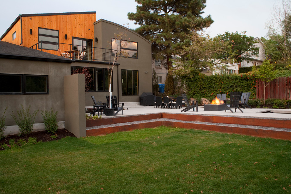 This is an example of a contemporary house exterior in Salt Lake City with mixed cladding.