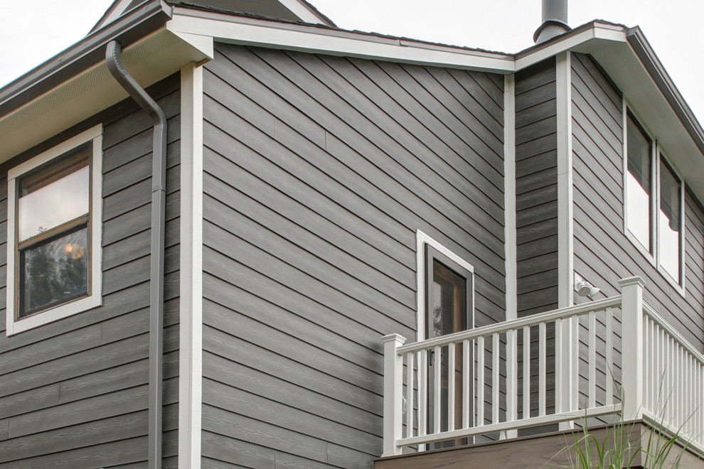 Ejemplo de fachada de casa gris tradicional renovada grande de tres plantas con revestimiento de aglomerado de cemento