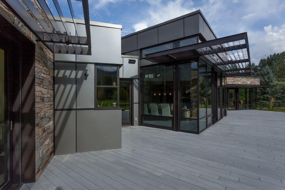 Idee per la facciata di una casa moderna a un piano di medie dimensioni