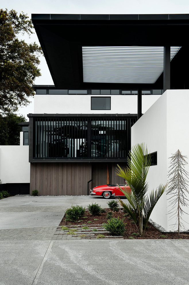 Foto della facciata di una casa contemporanea con rivestimenti misti