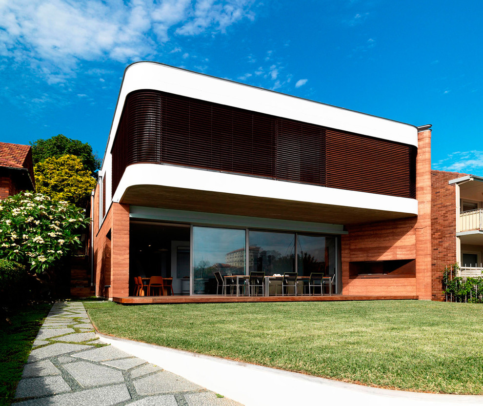 Immagine della facciata di una casa moderna con tetto piano