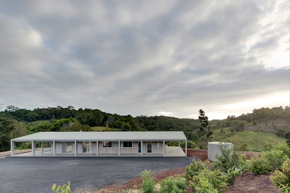 Kleines, Einstöckiges Modernes Haus mit grauer Fassadenfarbe, Satteldach und Blechdach in Gold Coast - Tweed