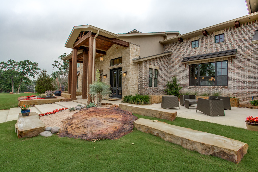 Lusk Transitional Exterior Dallas by Sterling Brook Custom