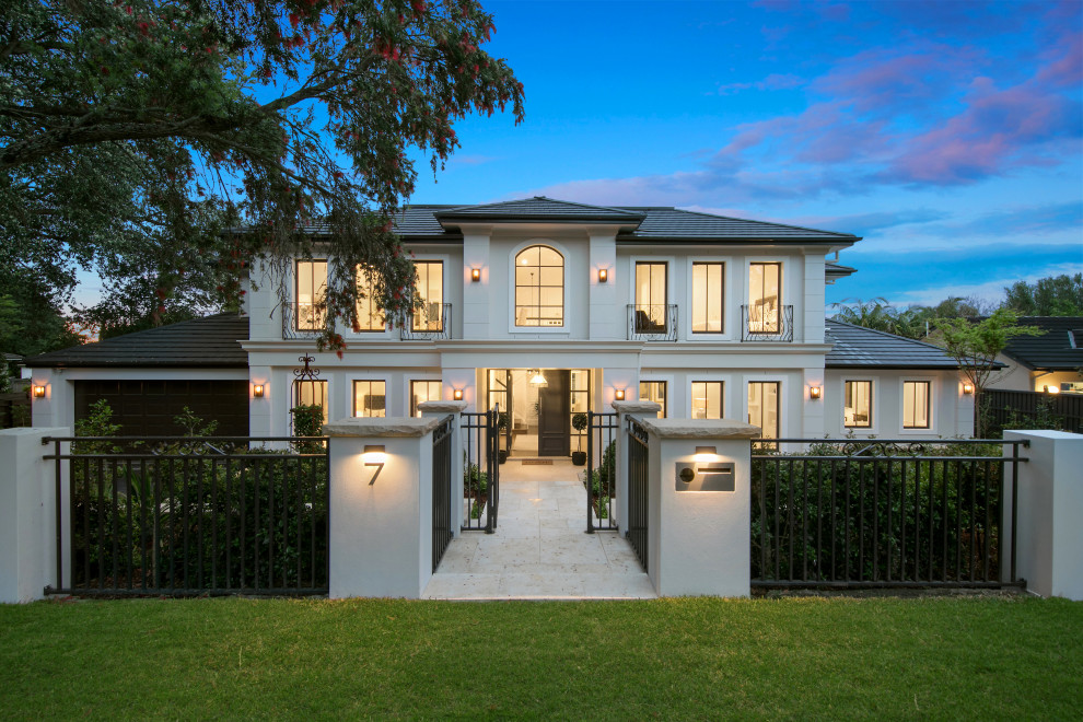 Großes, Zweistöckiges Modernes Einfamilienhaus mit grauer Fassadenfarbe, Satteldach und Ziegeldach in Sydney