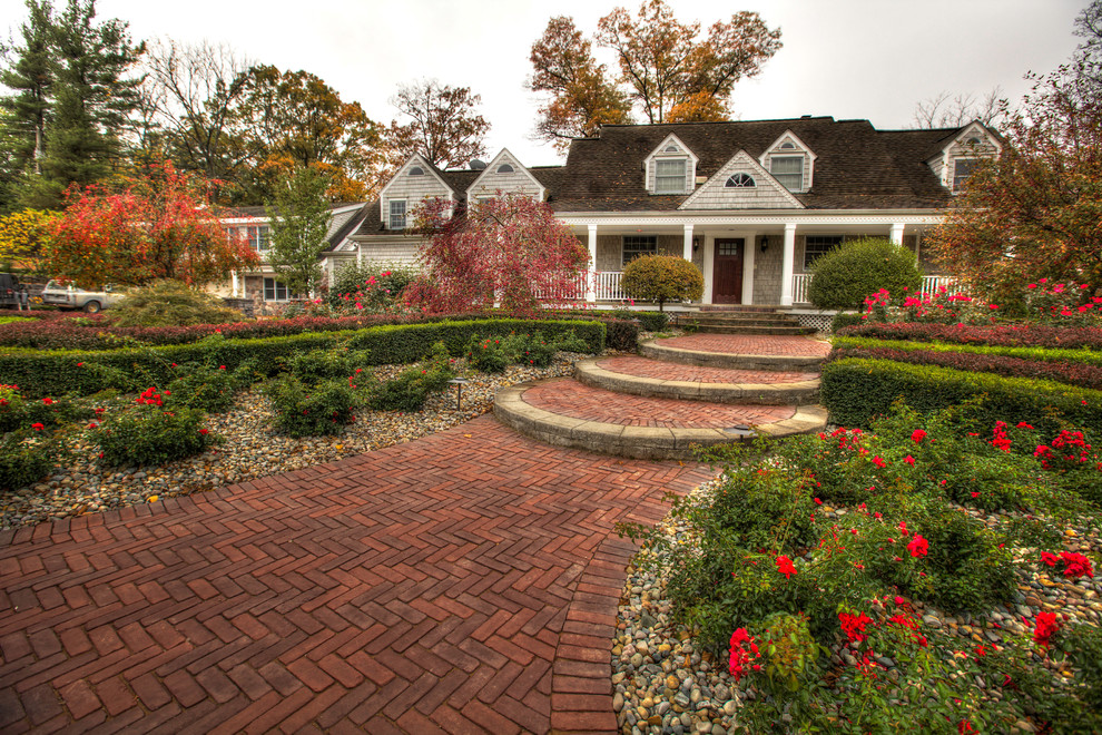 Luxurious landscaping project near Holly, MI Traditional Exterior