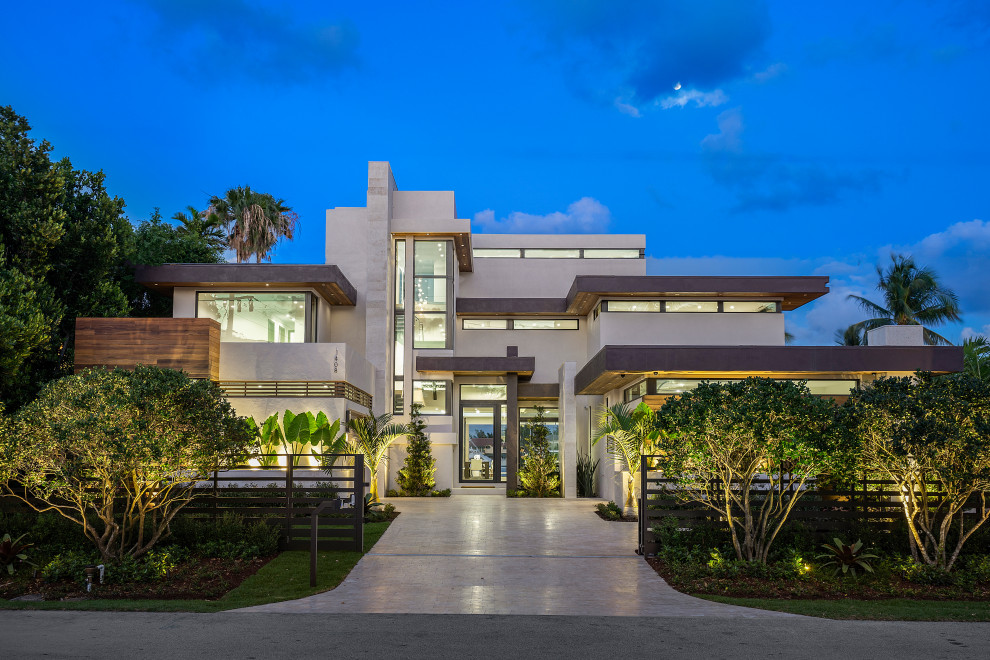 Inspiration for a contemporary exterior home remodel in Miami