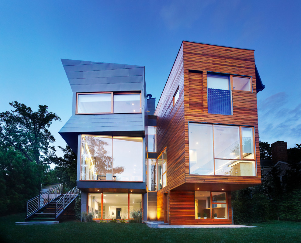 Идея дизайна: двухэтажный дом в современном стиле с комбинированной облицовкой