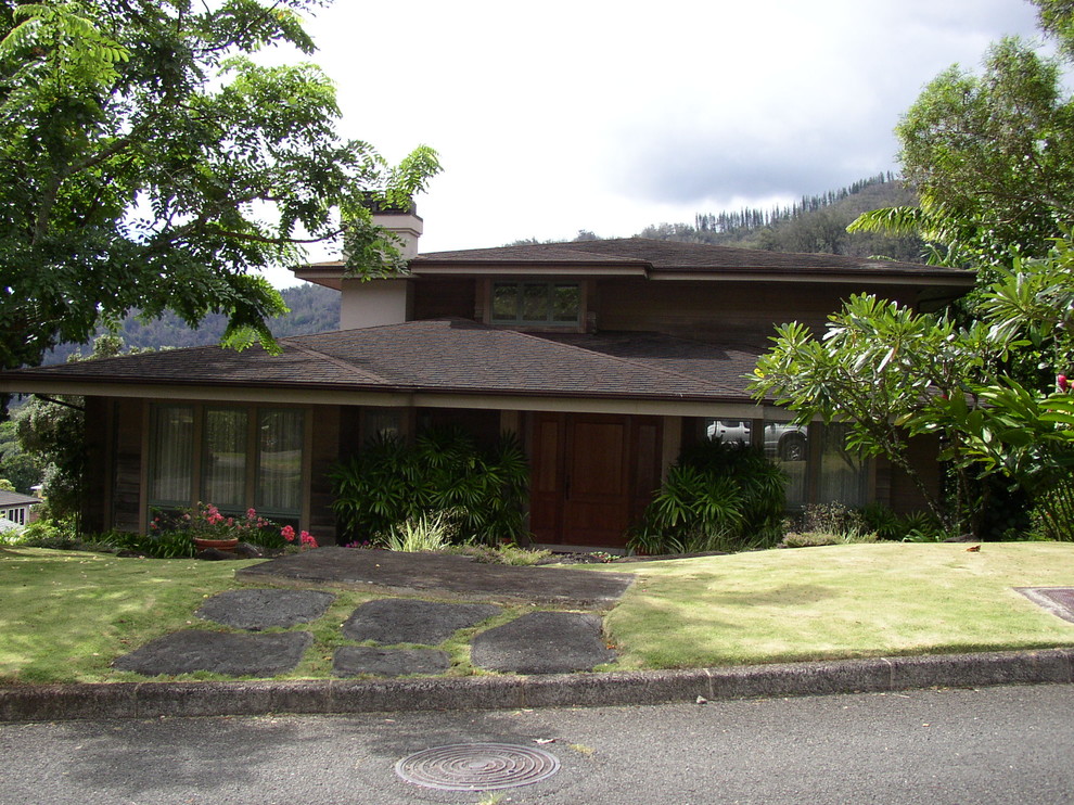 Design ideas for a contemporary house exterior in Hawaii.