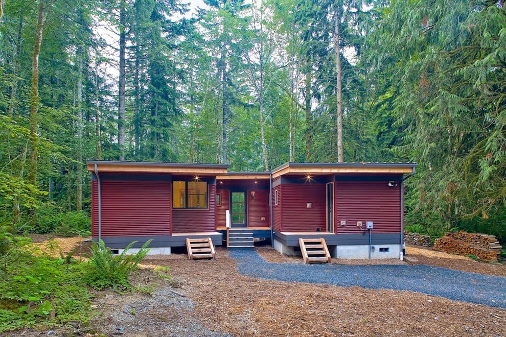 This is an example of a small rustic house exterior in Seattle.
