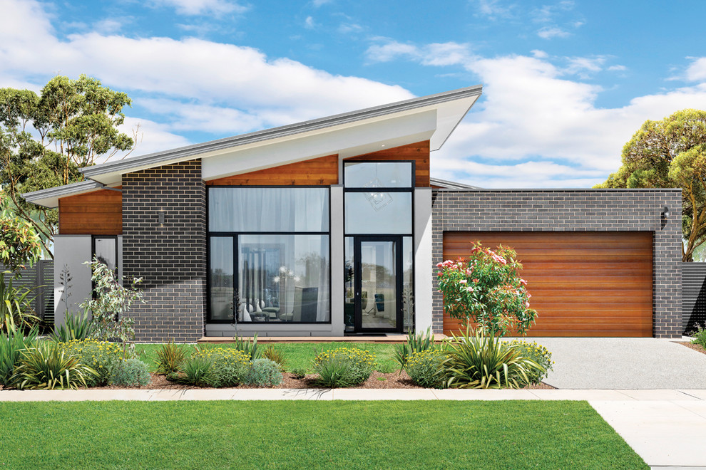 Photo of a midcentury house exterior in Melbourne with a metal roof.